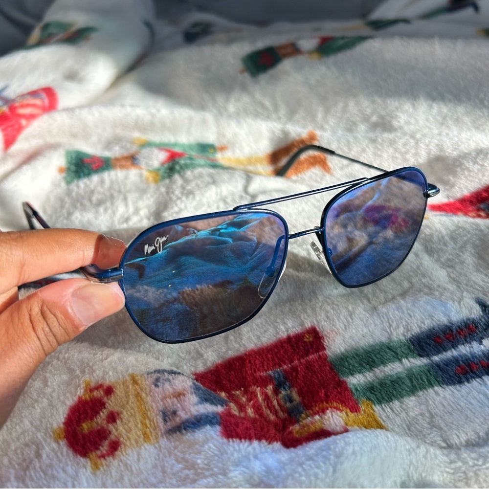 {SOLD} Maui Jim Mano MJ877-03 Blue Hawaii Premium Polarized Aviator Sunglasses